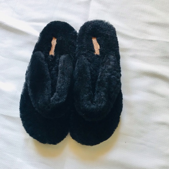 Olukai Cozy Black Fuzzy Slippers - Picture 2 of 5